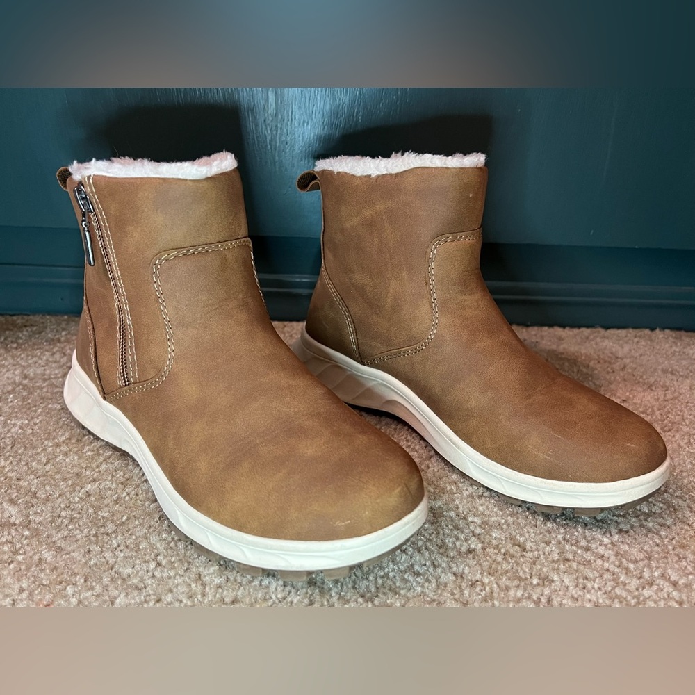 Khombu brown boots
